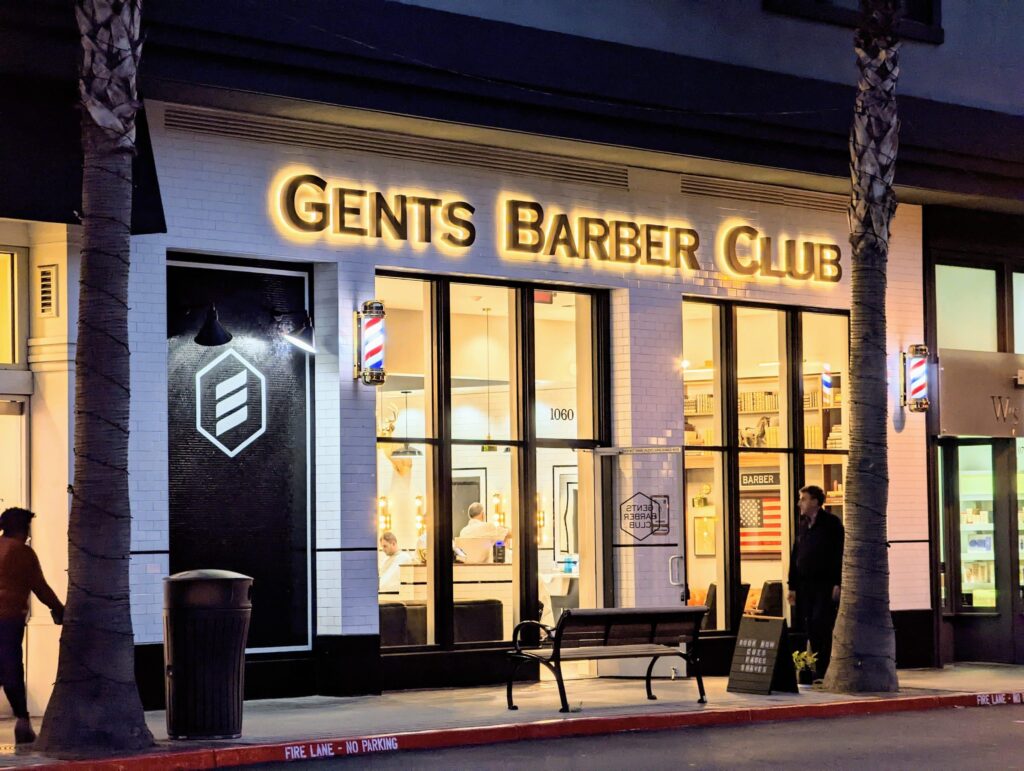 Barber working at Gents Barber Club in San Francisco luxury barber shop Barber Careers Gents Barber Club San Francisco and San Jose locations, premium men’s grooming, best barber shop, luxury haircuts and beard trims Bay Area